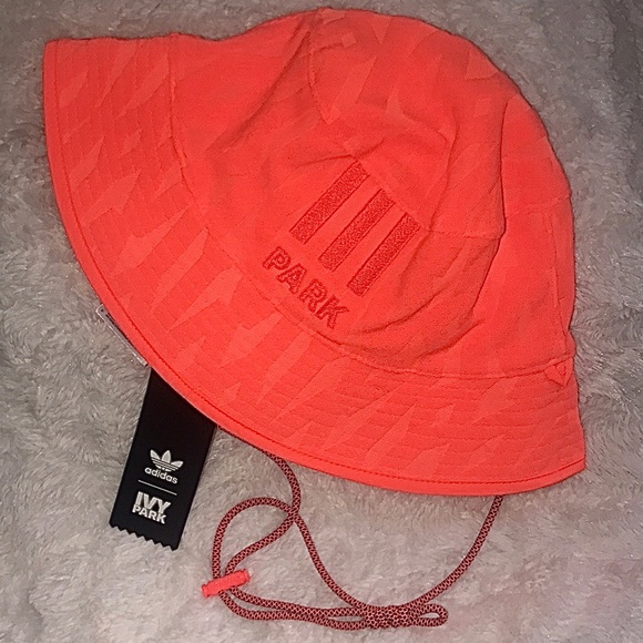 🐝 IVY PARK FLEX 2021 DROP BUCKET HAT - Picture 2 of 6